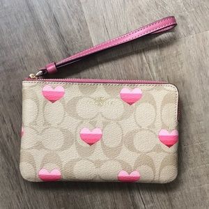 NWT Coach Zip Wristlet In Signature Canvas With Stripe Heart Print valentines